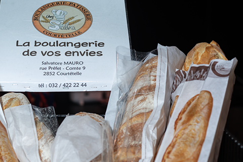 Boulangerie Chez Salva – Courtételle Située au cœur du Jura, la Boulangerie Chez Salva propose chaque jour des pains artisanaux, viennoiseries fraîches, pâtisseries gourmandes et des spécialités maison préparées avec passion.