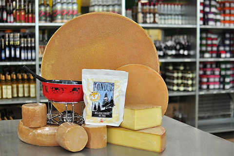 Fromajoie SA, basée à Alle (Ajoie) à 450 m d'altitude près de Porrentruy, est la plateforme de référence pour les produits du terroir hautement qualitatifs du Jura et du Jura bernois.